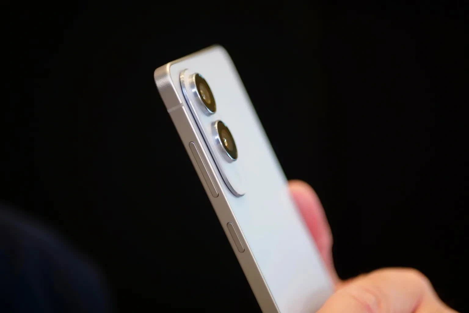 iPhone Air thất bại khiến xu hướng điện thoại siêu mỏng 'hụt hơi'