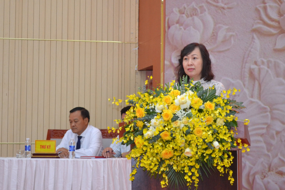 Phó Bí thư Tỉnh ủy, Chủ tịch Ủy ban MTTQ Việt Nam tỉnh Đồng Nai Huỳnh Thị Hằng phát biểu tại Tọa đàm