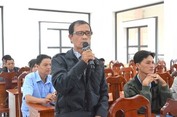 Bí thư Đảng ủy xã Đức Hòa đối thoại với Nhân dân và doanh nghiệp liên quân đến thủ tục hành chính