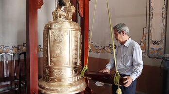 Xã Bến Lức tiếp nhận Đại Hồng Chung và trống tại Di tích Khu lưu niệm Luật sư Nguyễn Hữu Thọ