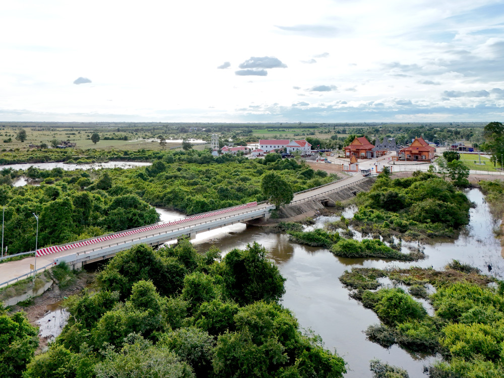 Cửa khẩu Quốc tế Tân Nam: "Cửa ngõ vàng" của vùng kinh tế trọng điểm phía Nam
