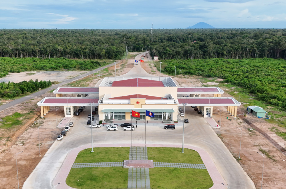 Cửa khẩu Quốc tế Tân Nam: "Cửa ngõ vàng" của vùng kinh tế trọng điểm phía Nam