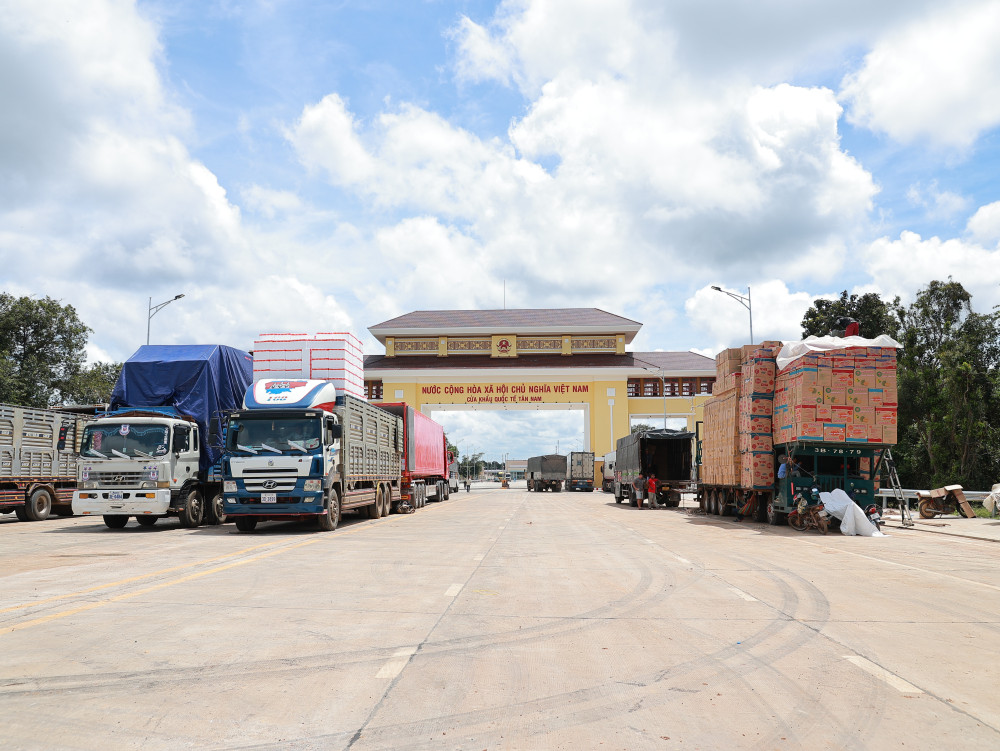 Cửa khẩu Quốc tế Tân Nam: "Cửa ngõ vàng" của vùng kinh tế trọng điểm phía Nam