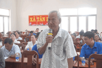 Bí thư Đảng ủy xã Tân Long đối thoại với Nhân dân về xây dựng xã không có ma túy