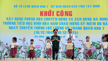 Khởi công xây dựng các công trình giáo dục và tặng quà cho học sinh vượt khó