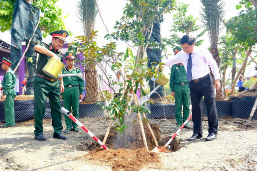 Đại tướng Nguyễn Trọng Nghĩa tham dự Lễ khánh thành, bàn giao 69 căn nhà 'Điểm dân cư biên giới'