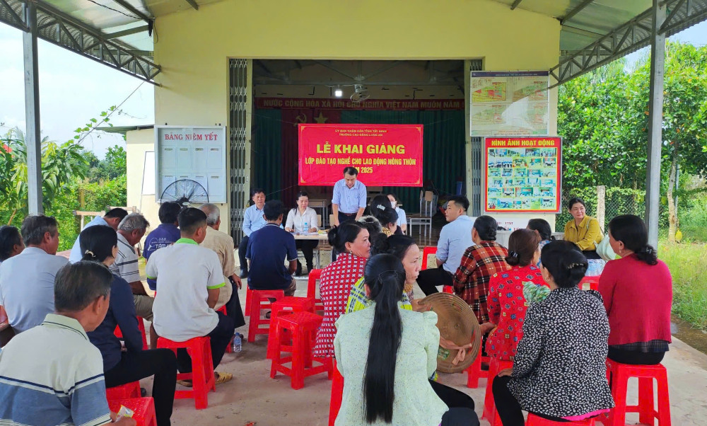 Thông tin, truyền thông - 'sức mạnh mềm' để giảm nghèo bền vững