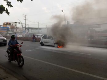 Ô tô 4 chỗ bốc cháy trên Quốc lộ 1 đoạn qua tỉnh Tây Ninh