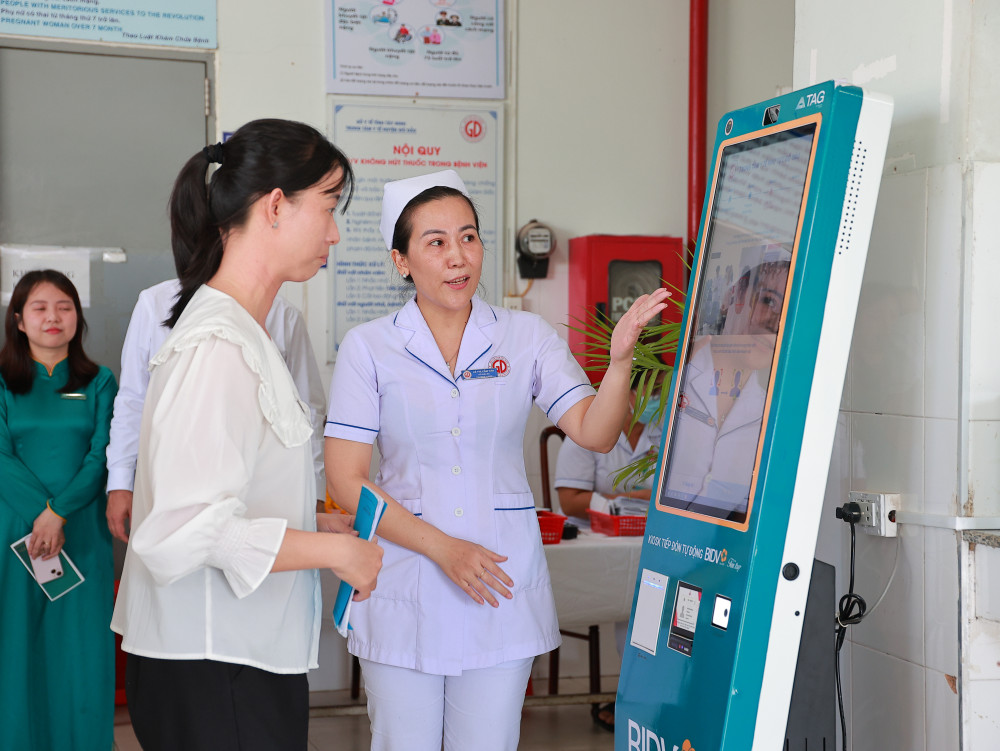 Tiếp nhận và vận hành kiosk y tế thông minh đầu tiên của Tây Ninh