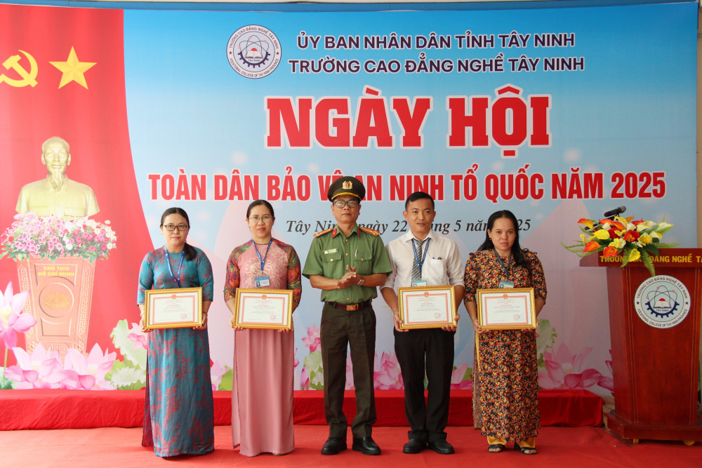 Hiệu quả từ mô hình Học sinh, sinh viên tự quản về an ninh trật tự