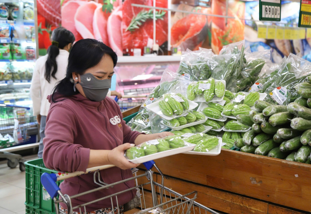Los trabajadores están entusiasmados con el próximo aumento del salario mínimo regional.