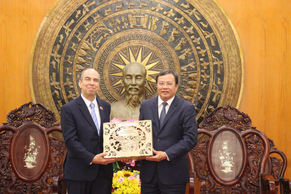 Lãnh đạo tỉnh tiếp Đại sứ Đặc mệnh toàn quyền Cộng hòa Cuba Rogelio Polanco Fuentes