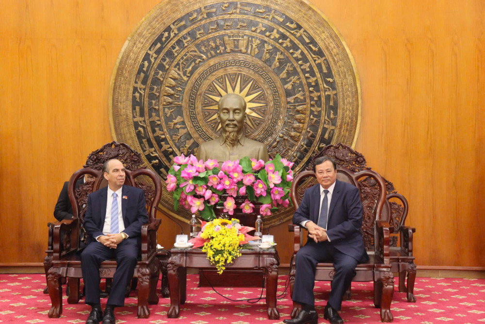 Lãnh đạo tỉnh tiếp Đại sứ Đặc mệnh toàn quyền Cộng hòa Cuba Rogelio Polanco Fuentes