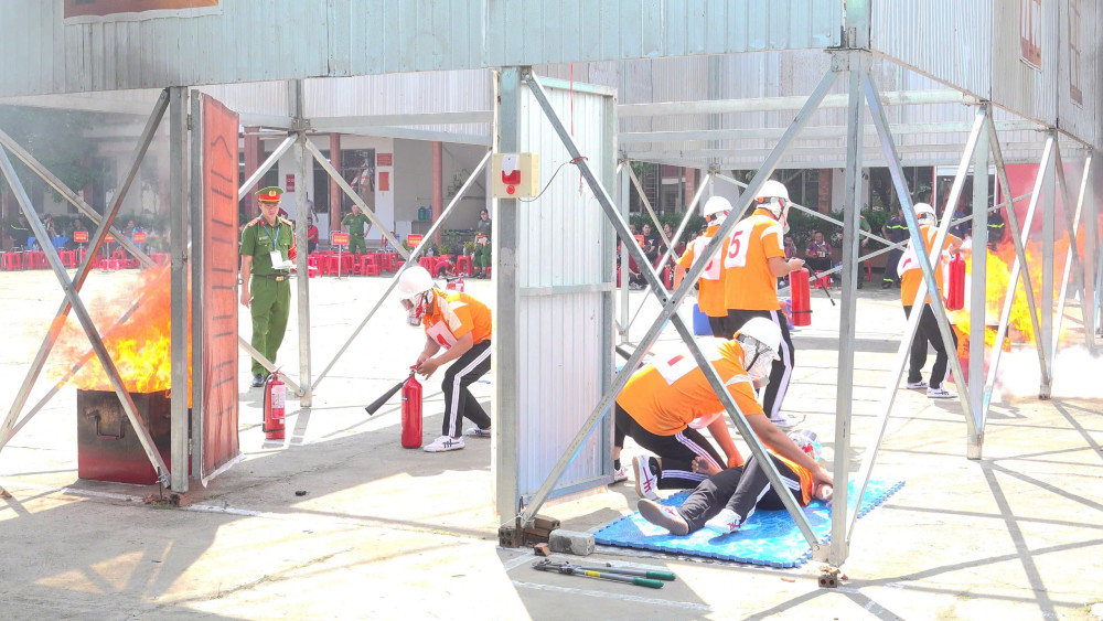 Sôi nổi Hội thi nghiệp vụ chữa cháy và cứu nạn, cứu hộ