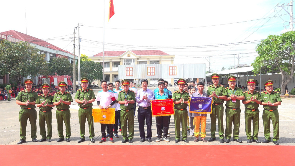 Sôi nổi Hội thi nghiệp vụ chữa cháy và cứu nạn, cứu hộ