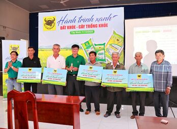 Khởi động chương trình 'Hành trình xanh - Đất khoẻ - Cây trồng khoẻ'