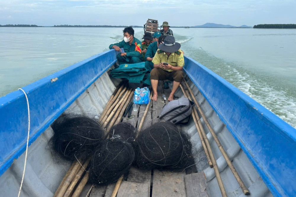 Những công cụ săn bắt động vật hoang dã, khai thác thủy sản trái quy định được thu giữ 