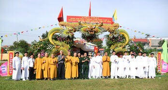 Chung tay dựng trại, gắn kết quân - dân