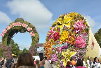 Bó hoa tươi khổng lồ ở Đà Lạt xác lập kỷ lục Việt Nam