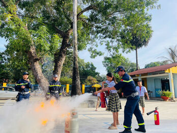 Xã Phước Vinh: Tổ chức hoạt động giáo dục kỹ năng sống về phòng cháy, chữa cháy và cứu nạn, cứu hộ cho học sinh