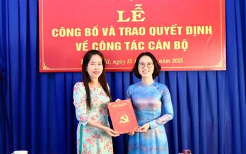 Đảng ủy xã Truông Mít công bố và trao quyết định về công tác cán bộ