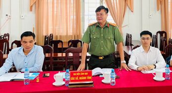 Kiểm tra kết quả thực hiện phong trào 'Toàn dân đoàn kết xây dựng đời sống văn hóa' tại xã Đức Huệ