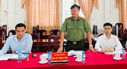 Kiểm tra kết quả thực hiện phong trào 'Toàn dân đoàn kết xây dựng đời sống văn hóa' tại xã Đức Huệ