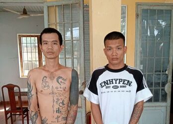 Bắt 2 đối tượng trộm cắp gần 5 tấn gỗ bao bì cao su